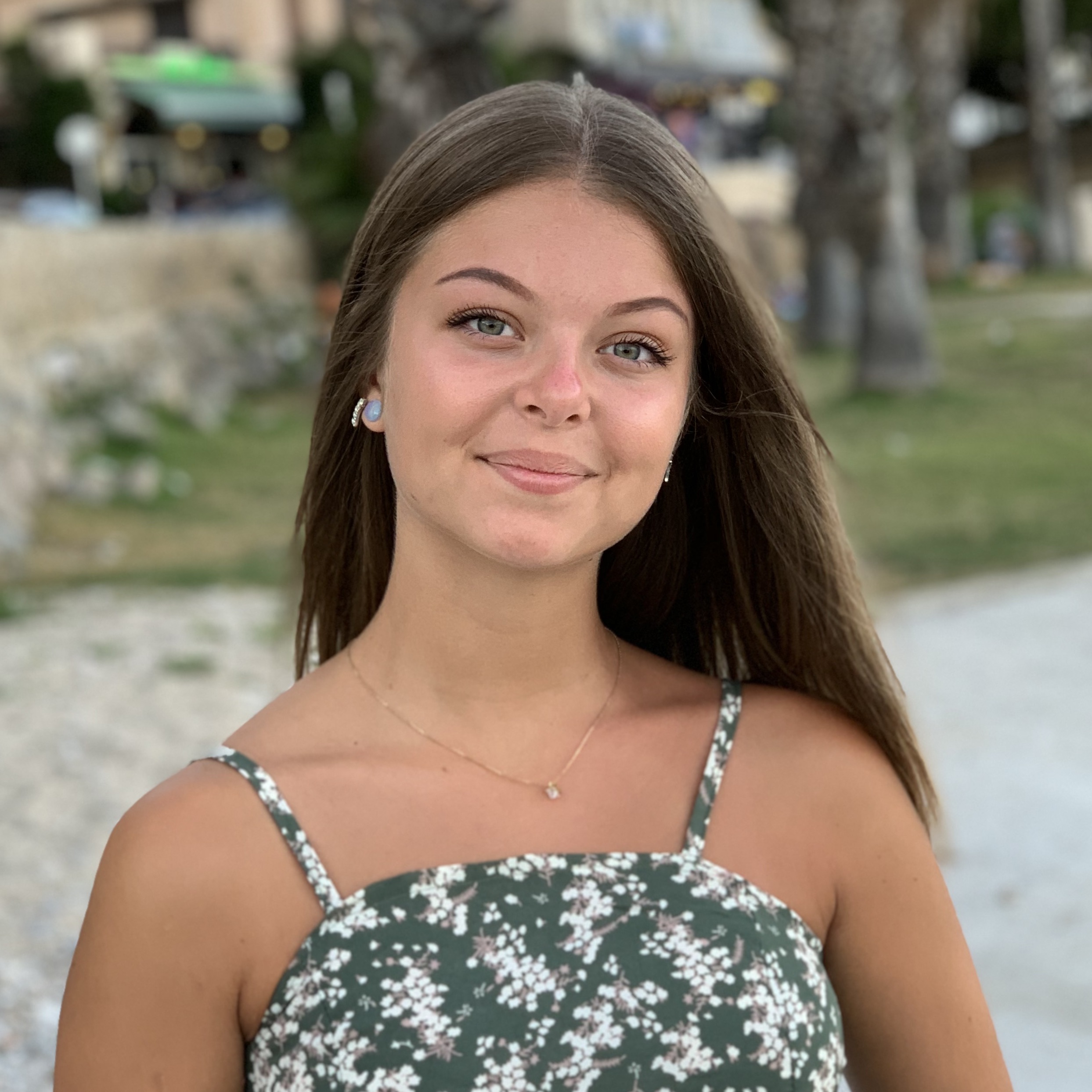 Anissa - chargée de comm et marketing